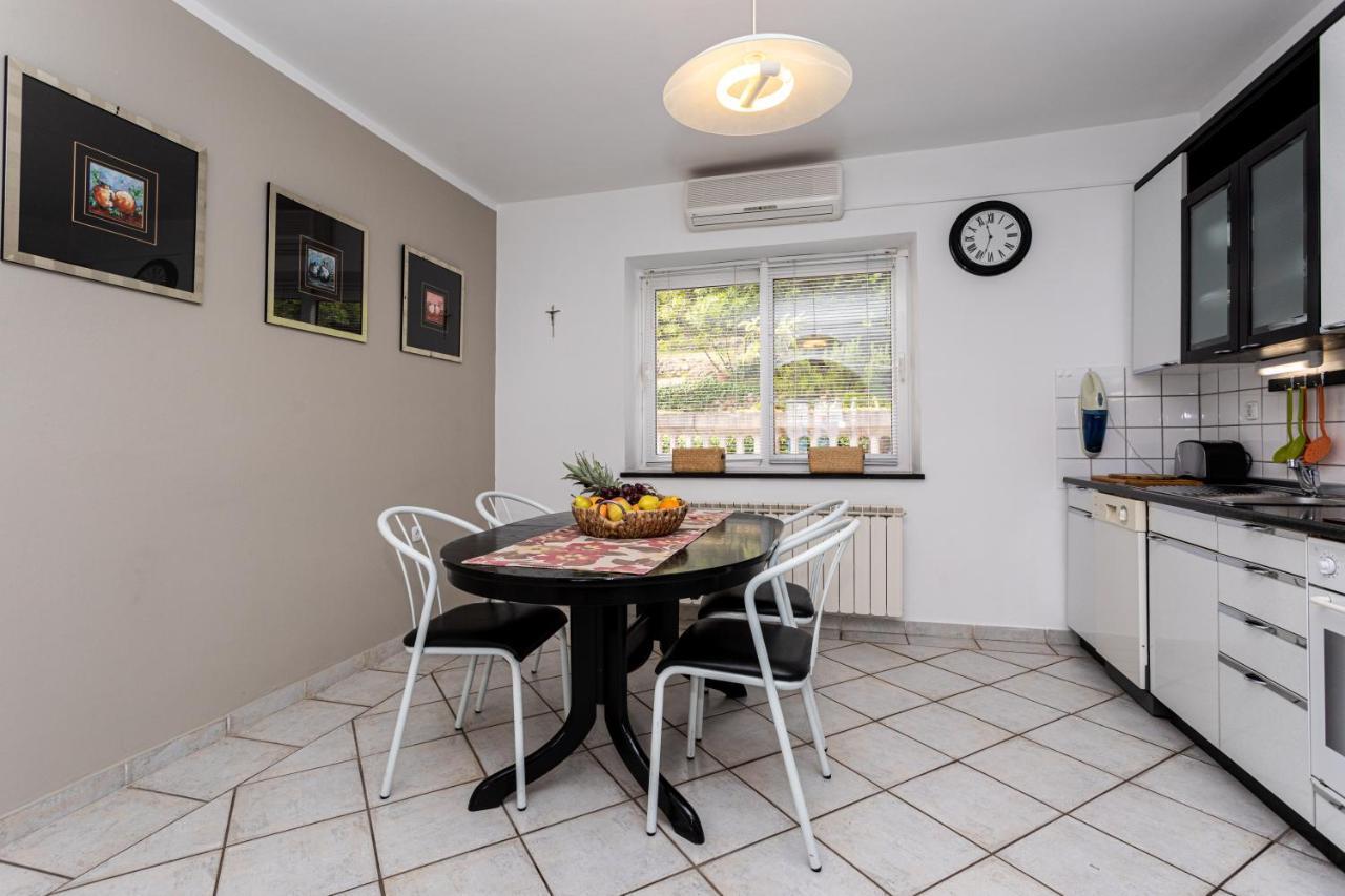Apartman Maris Vrbnik Exterior foto